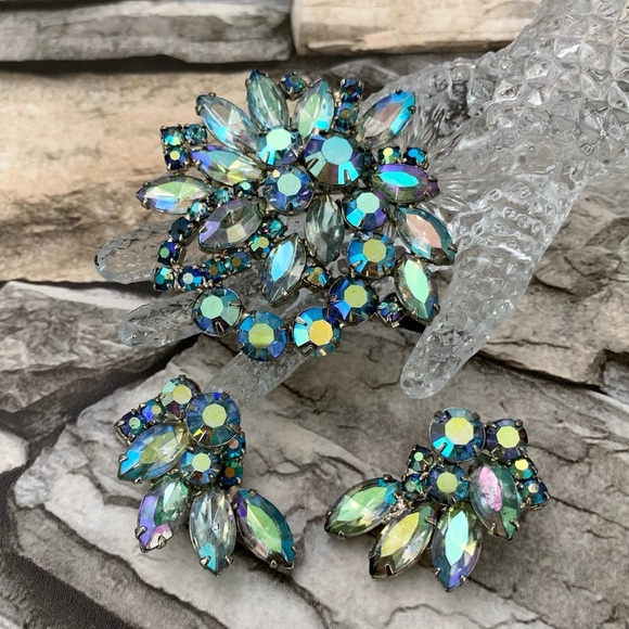 Vintage Art Glass Aurora Borealis Blue Silver Brooch Pin Clip Earrings Unsigned - Picture 1 of 5